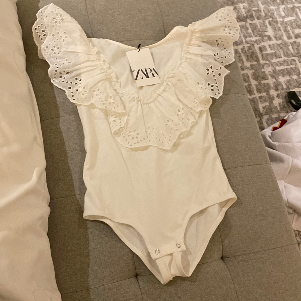 White Zara bodysuit with top ruffles